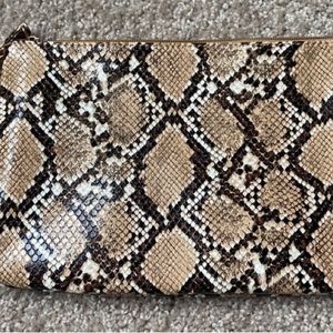 Wristlet purse
